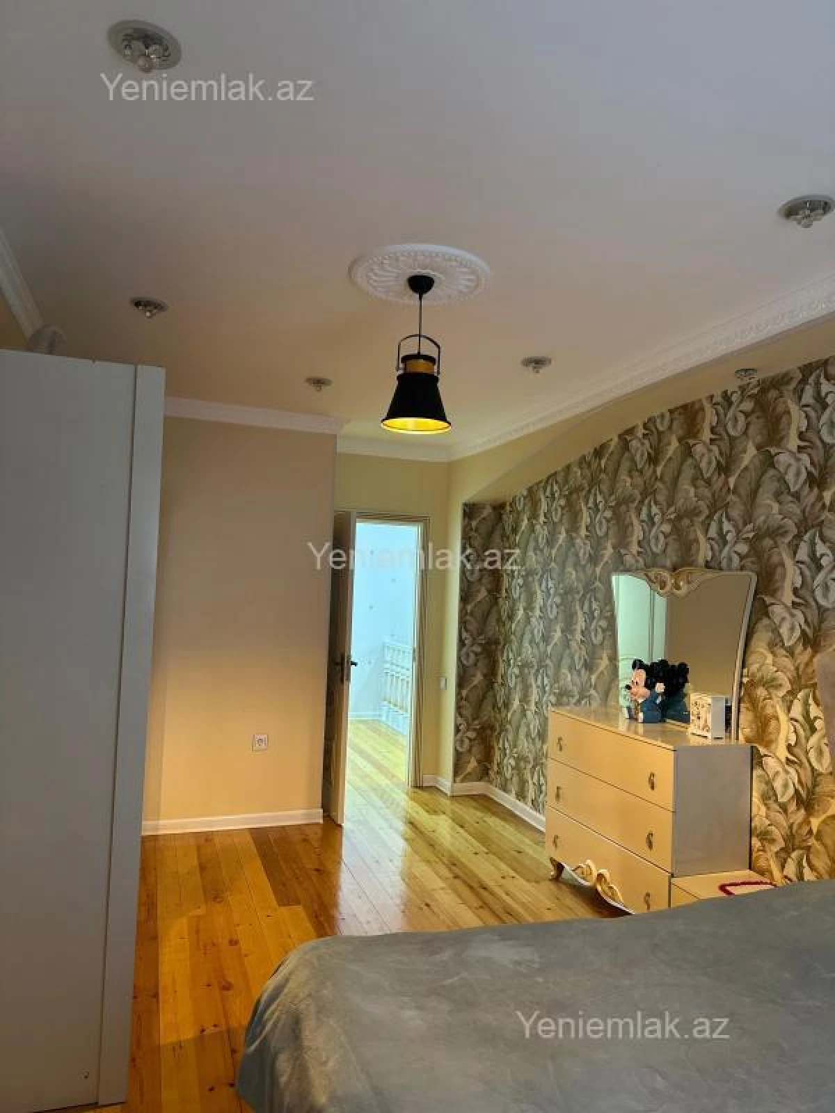 Satılır 4 otaqlı yeni tikili 200 m²