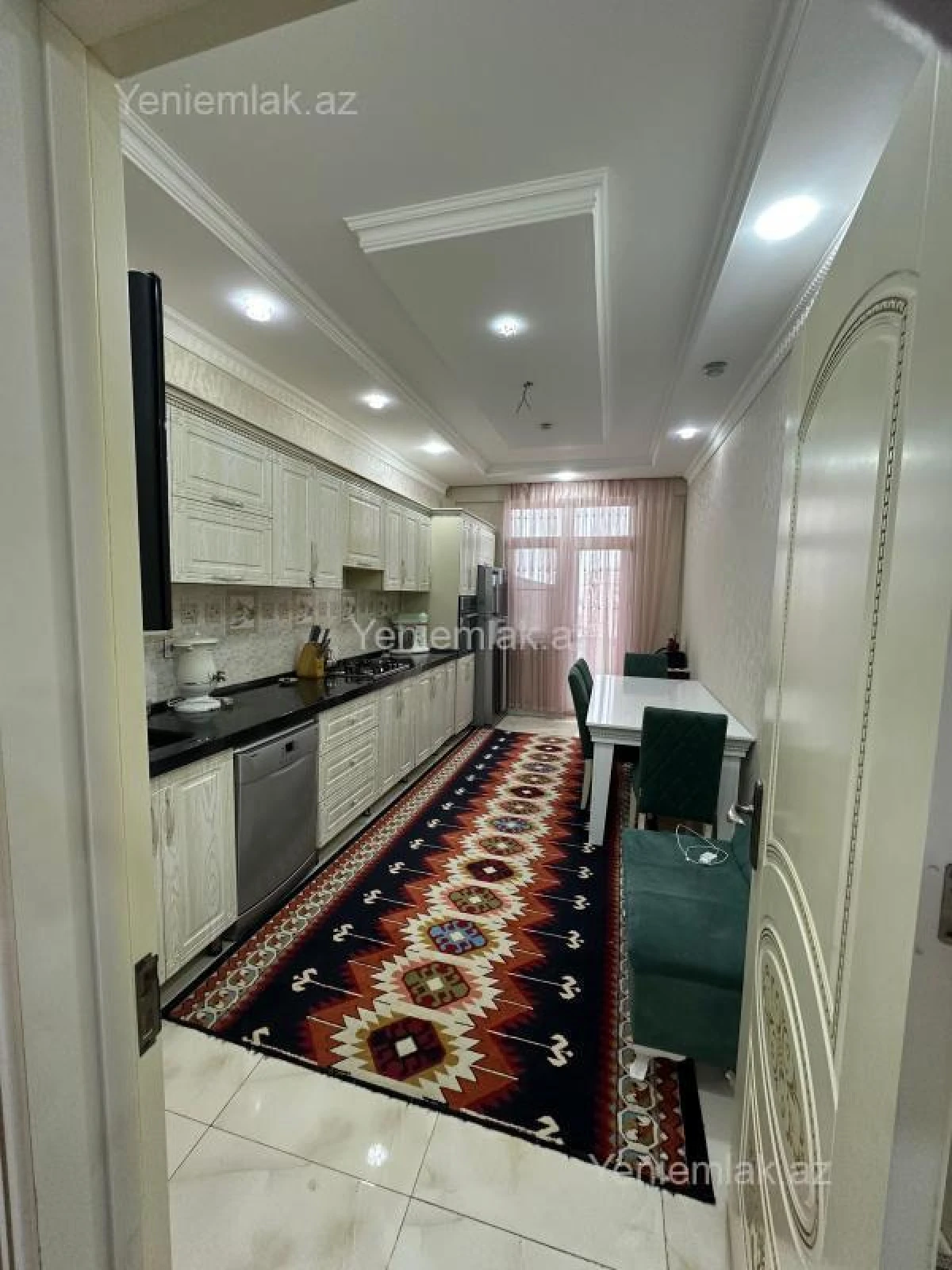 Satılır 4 otaqlı yeni tikili 200 m²