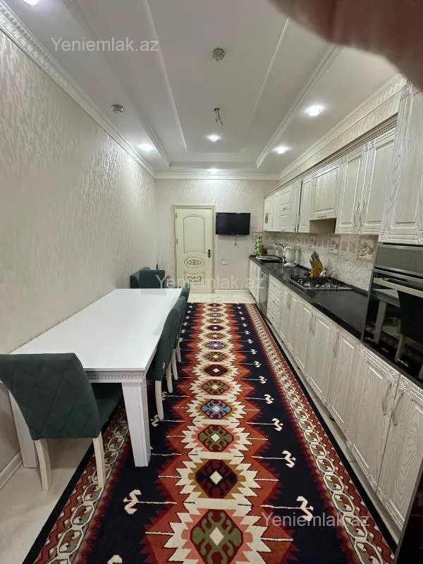 Satılır 4 otaqlı yeni tikili 200 m²
