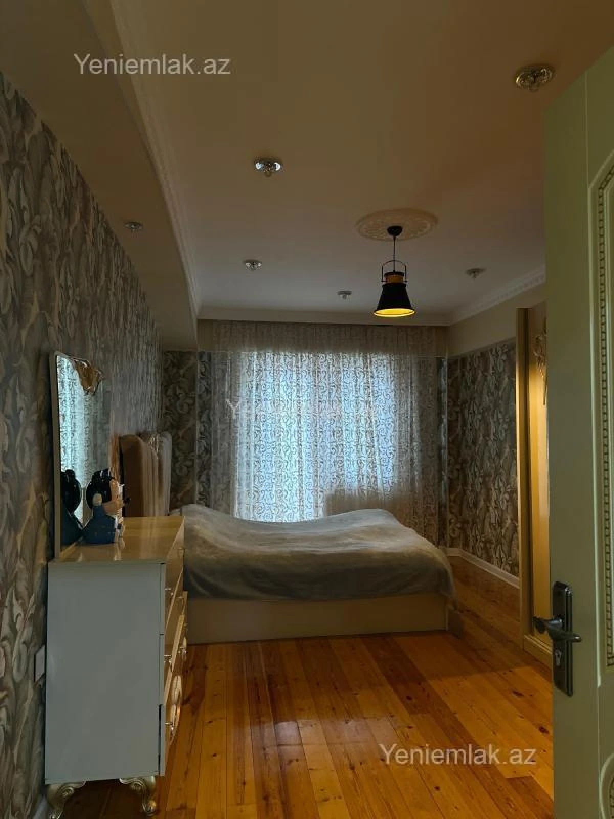 Satılır 4 otaqlı yeni tikili 200 m²