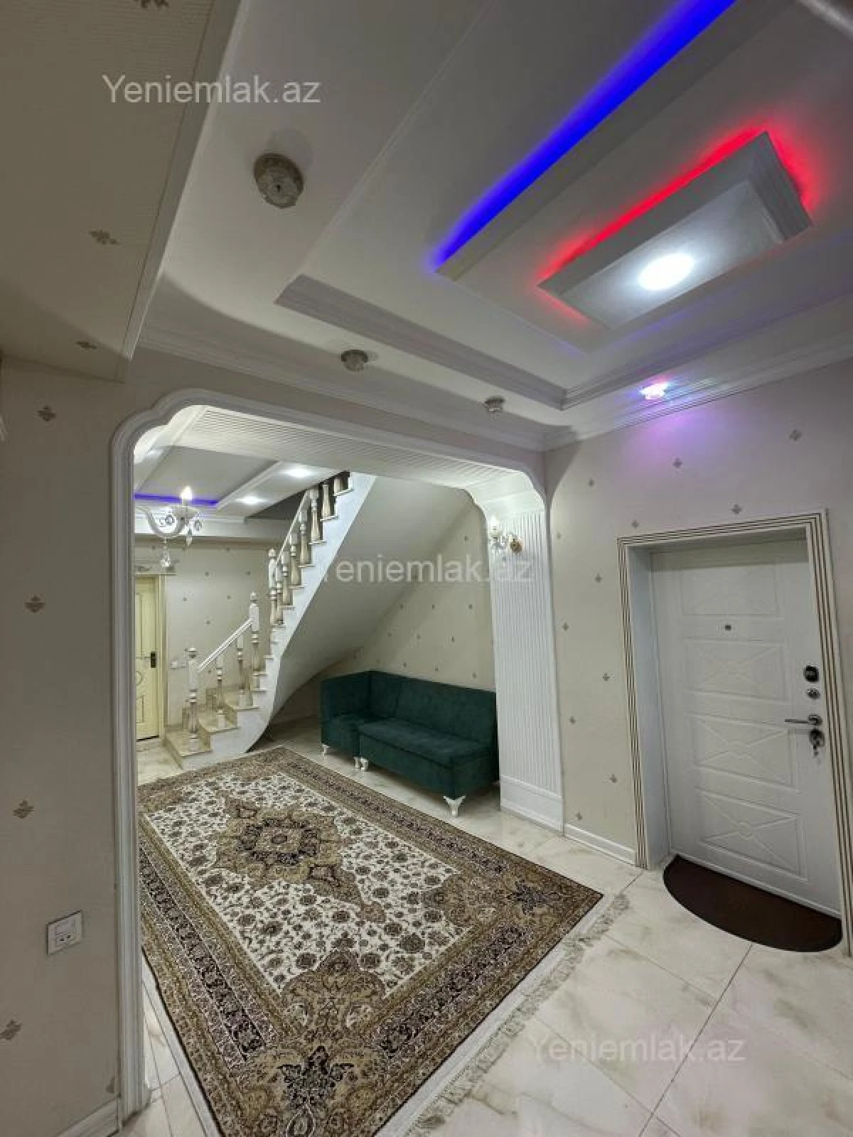 Satılır 4 otaqlı yeni tikili 200 m²
