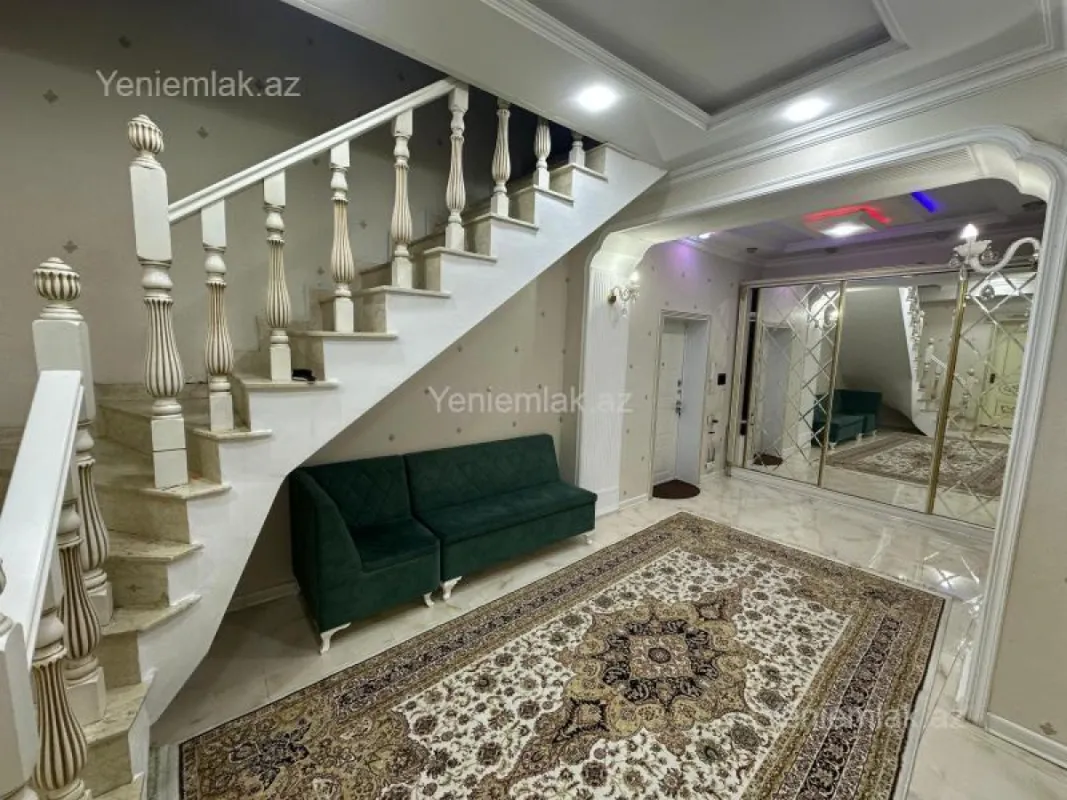 Satılır 4 otaqlı yeni tikili 200 m²