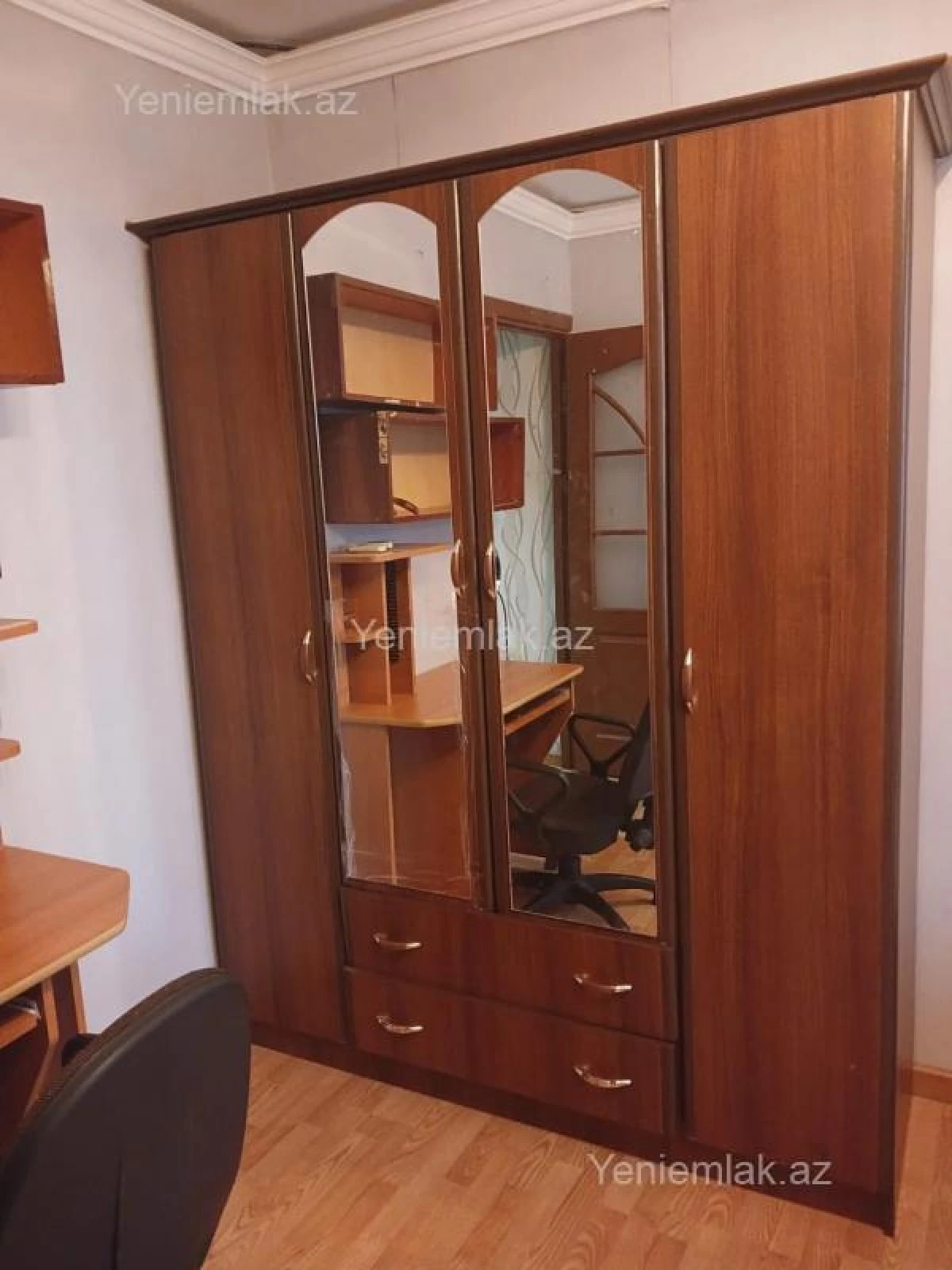 Satılır 3 otaqlı köhnə tikili 8 m²