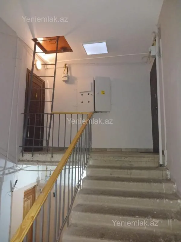 Satılır 3 otaqlı köhnə tikili 8 m²