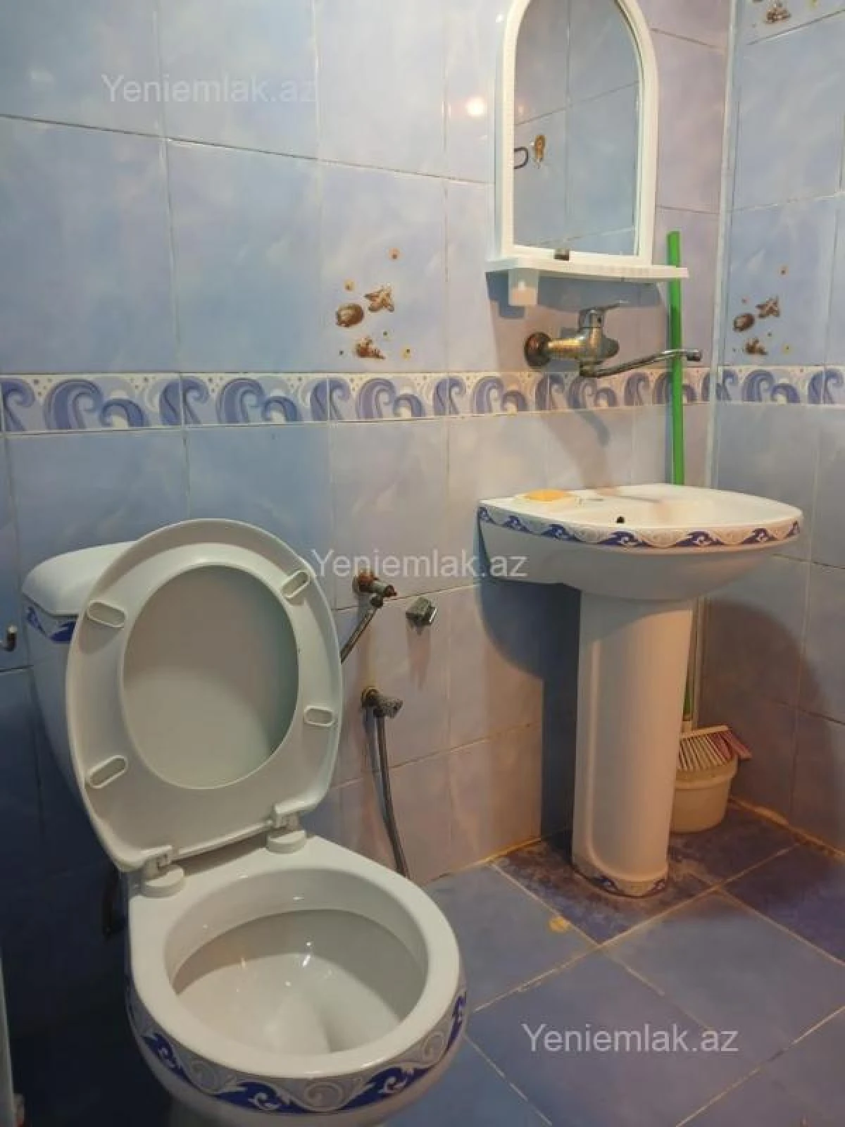 Satılır 3 otaqlı köhnə tikili 8 m²