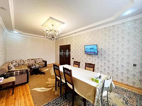 Satılır 6 otaqlı həyət evi 250 m²