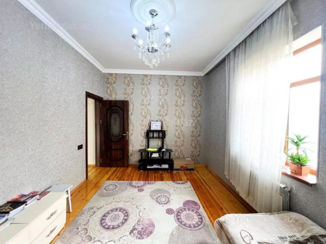 Satılır 6 otaqlı həyət evi 250 m²