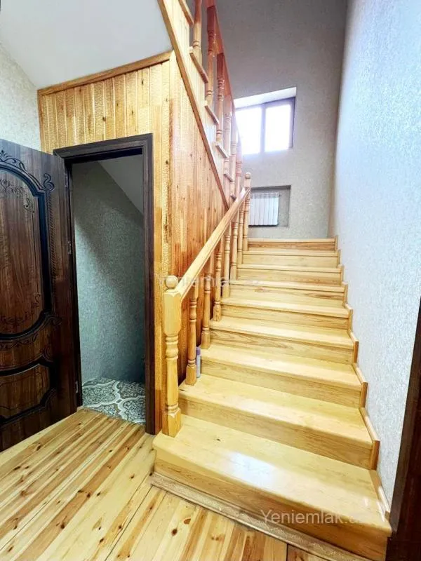 Satılır 6 otaqlı həyət evi 250 m²