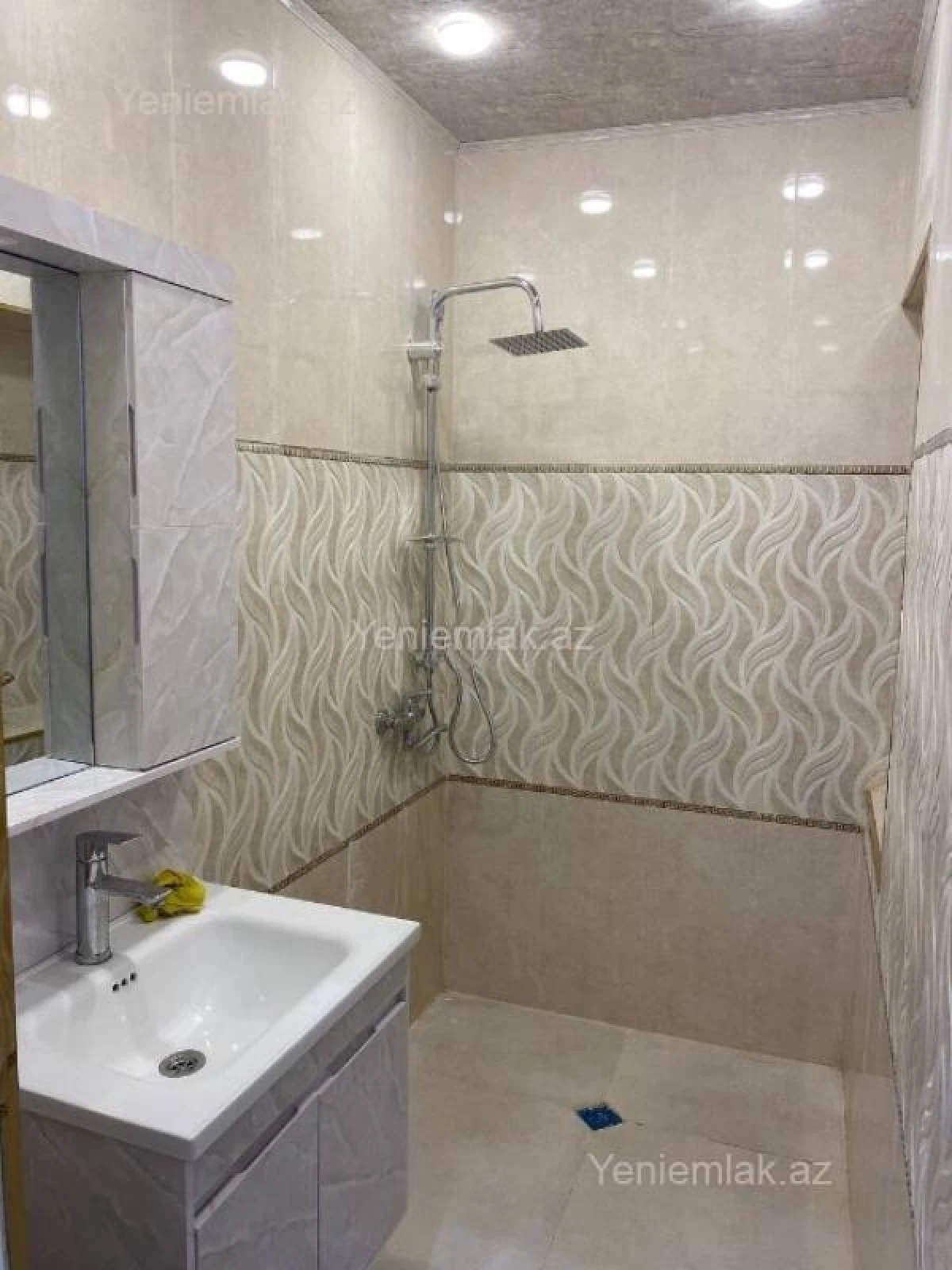 Satılır 2 otaqlı köhnə tikili 70 m²
