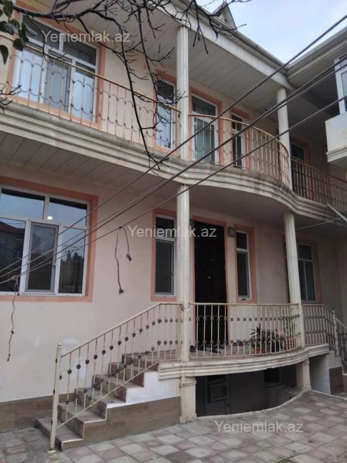 Satılır 9 otaqlı həyət evi 351.9 m²