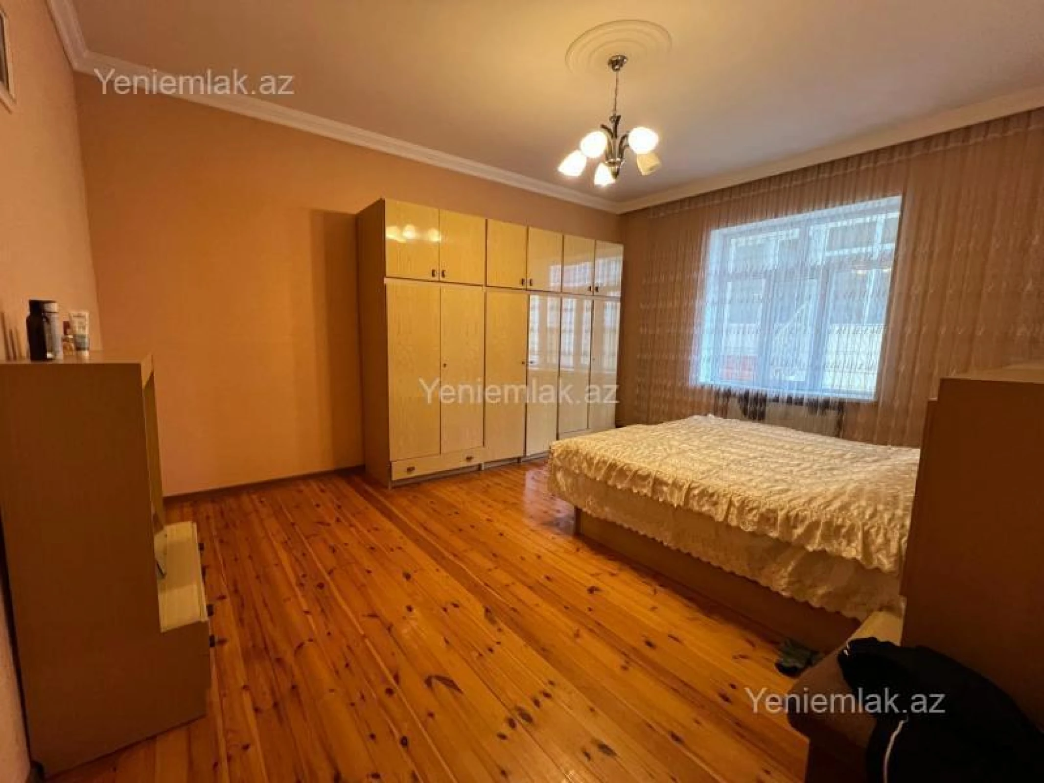 Satılır 9 otaqlı həyət evi 351.9 m²