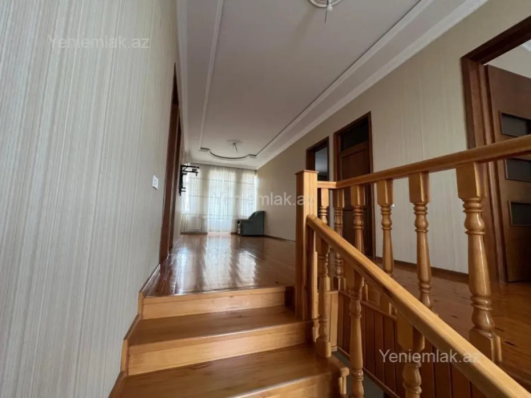 Satılır 9 otaqlı həyət evi 351.9 m²