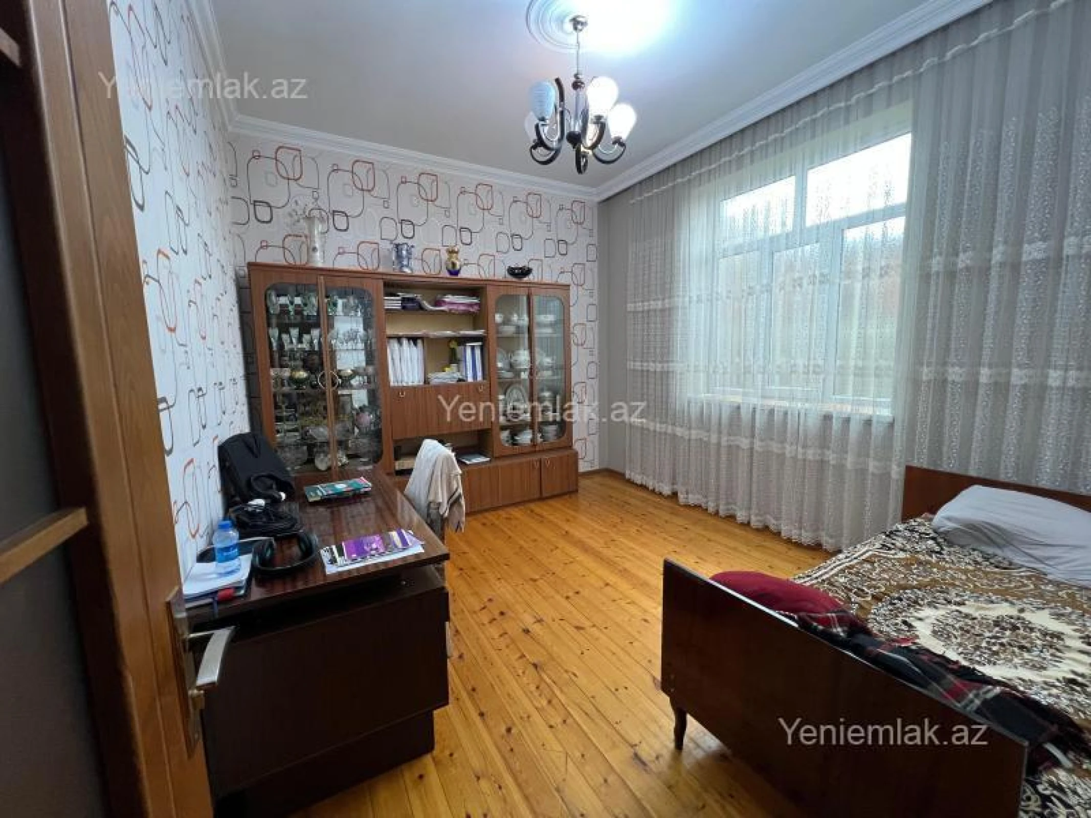 Satılır 9 otaqlı həyət evi 351.9 m²