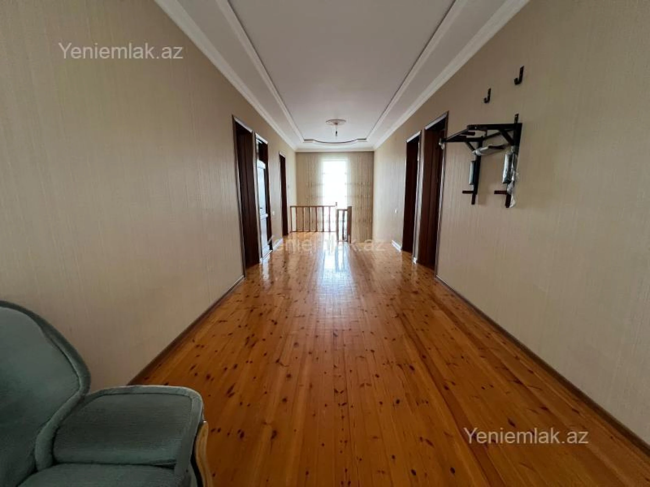 Satılır 9 otaqlı həyət evi 351.9 m²