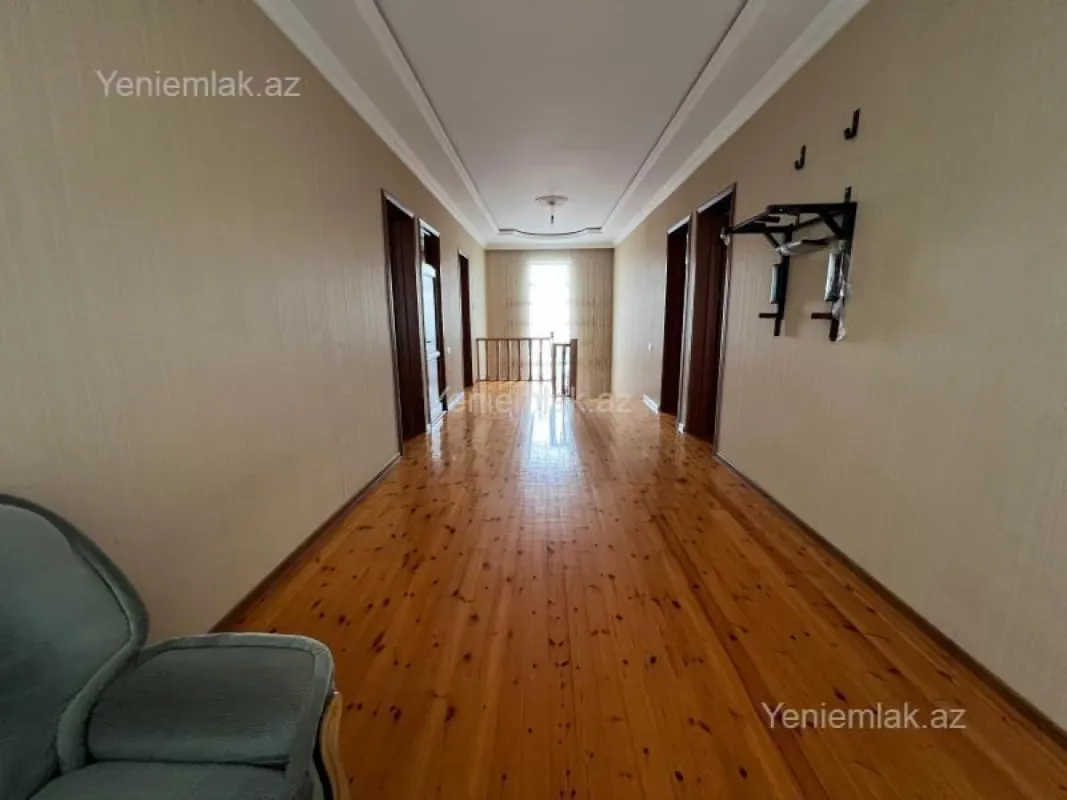 Satılır 9 otaqlı həyət evi 351.9 m²