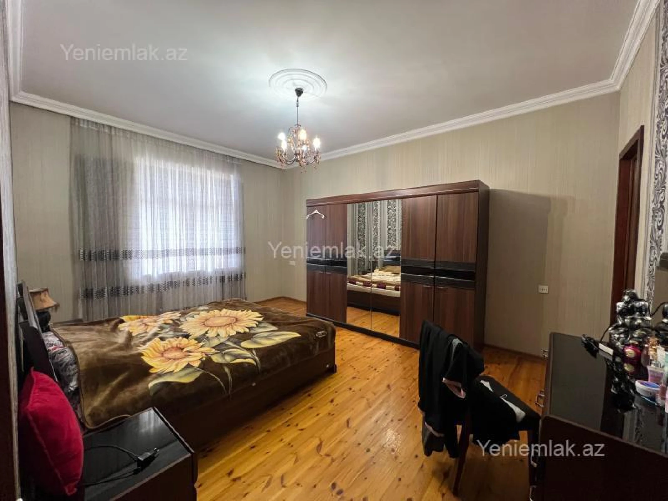 Satılır 9 otaqlı həyət evi 351.9 m²