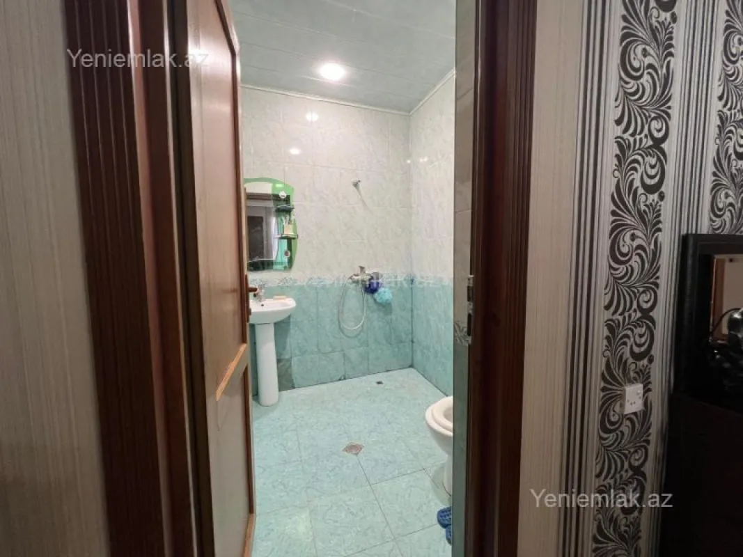 Satılır 9 otaqlı həyət evi 351.9 m²