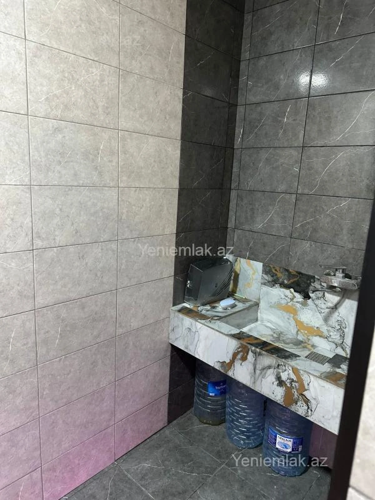 Satılır 6 otaqlı obyekt 300 m²
