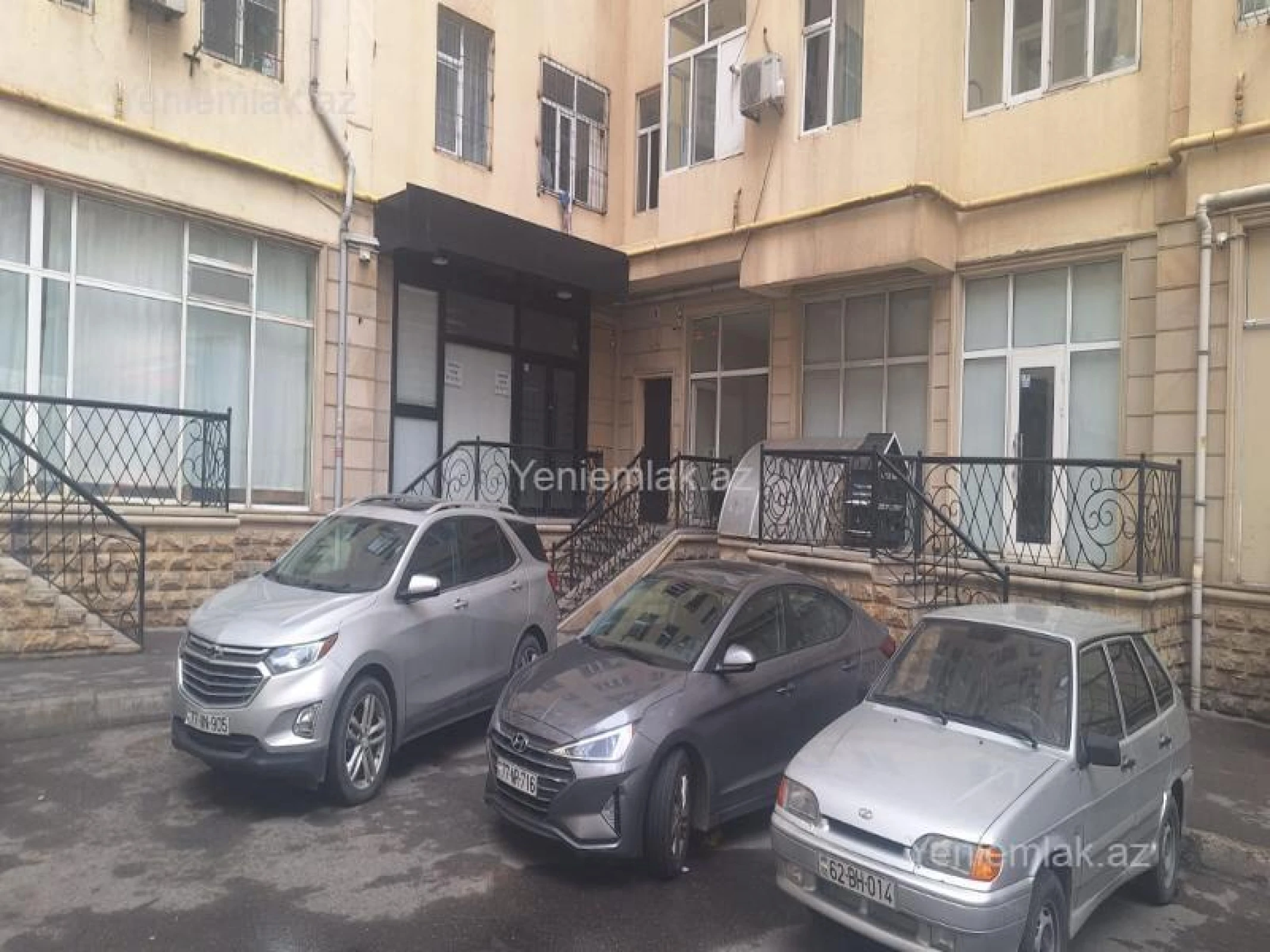 Satılır 6 otaqlı obyekt 300 m²