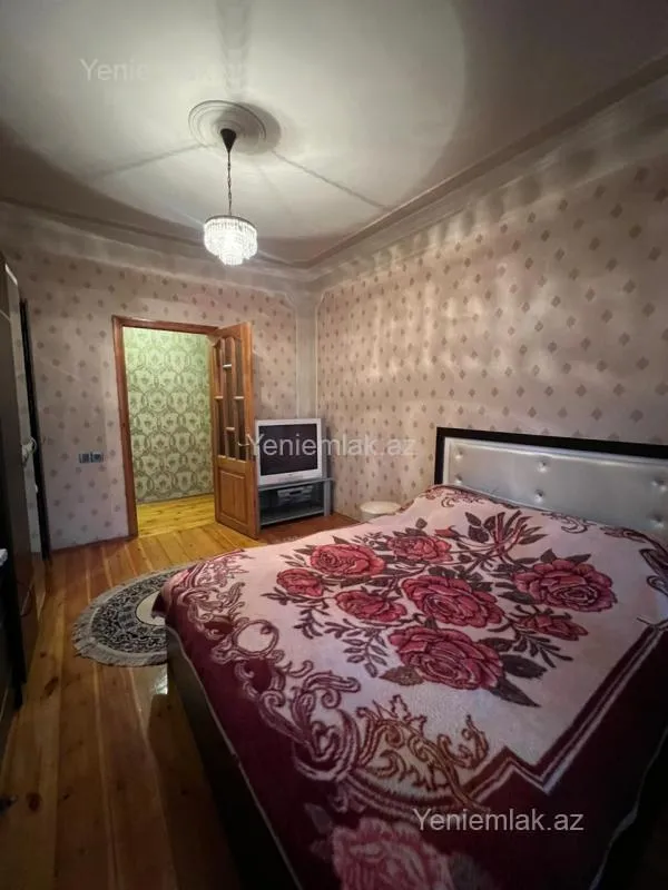 Satılır 5 otaqlı köhnə tikili 120 m²