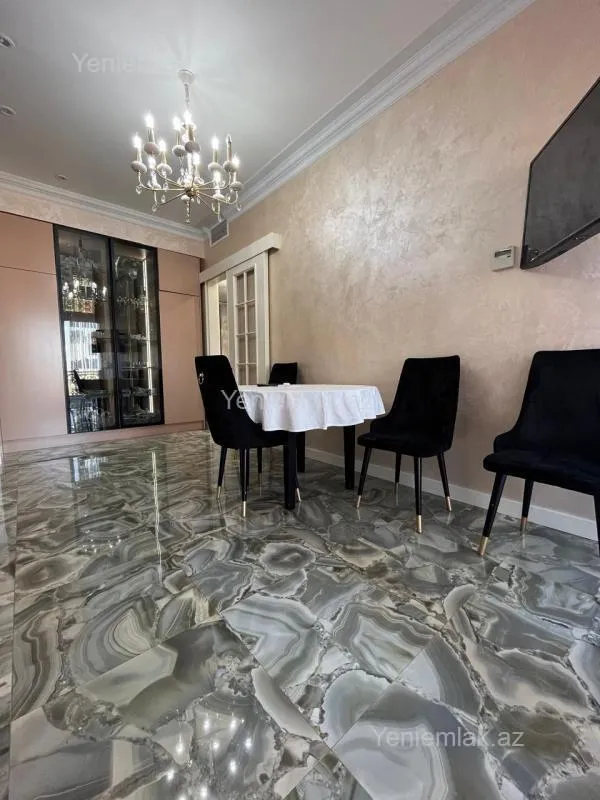 Satılır 3 otaqlı yeni tikili 150 m²