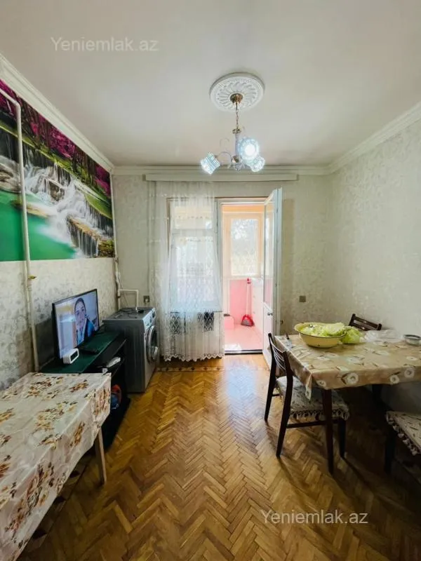 Satılır 4 otaqlı köhnə tikili 85 m²