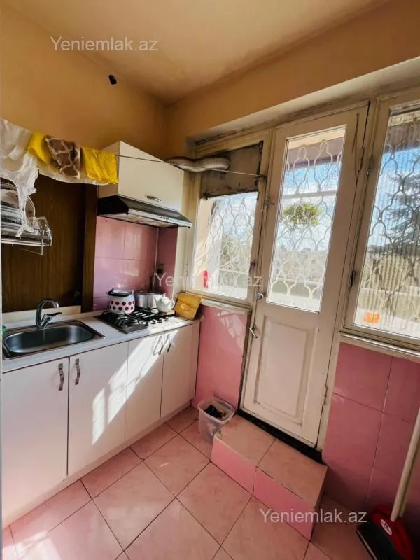 Satılır 4 otaqlı köhnə tikili 85 m²