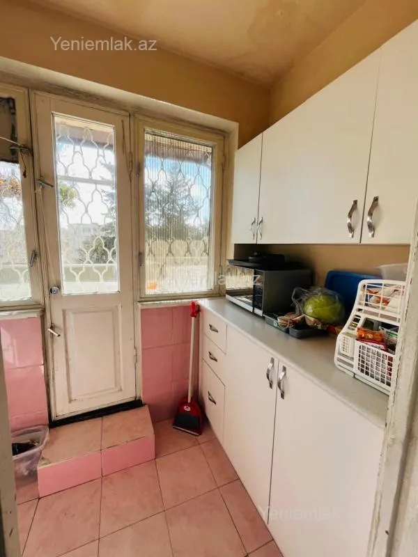 Satılır 4 otaqlı köhnə tikili 85 m²