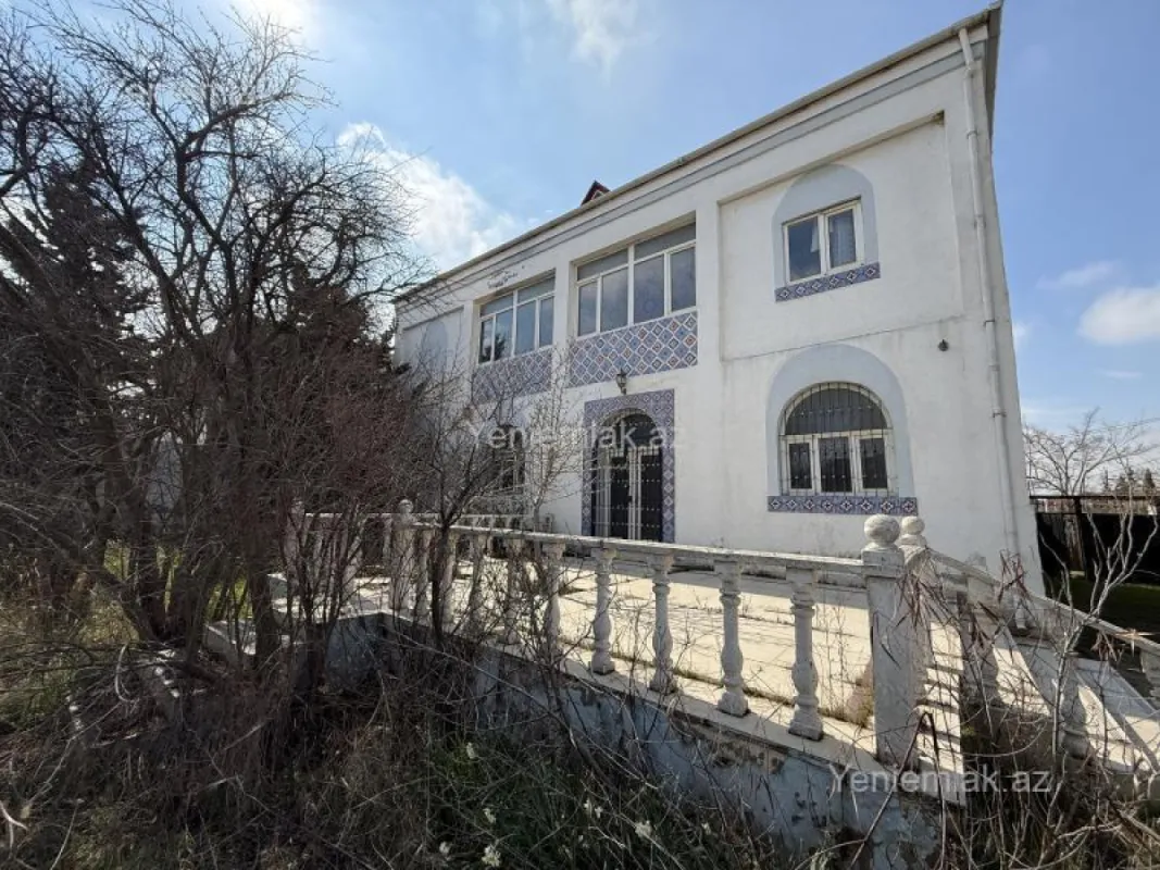 Satılır 5 otaqlı həyət evi 200 m²