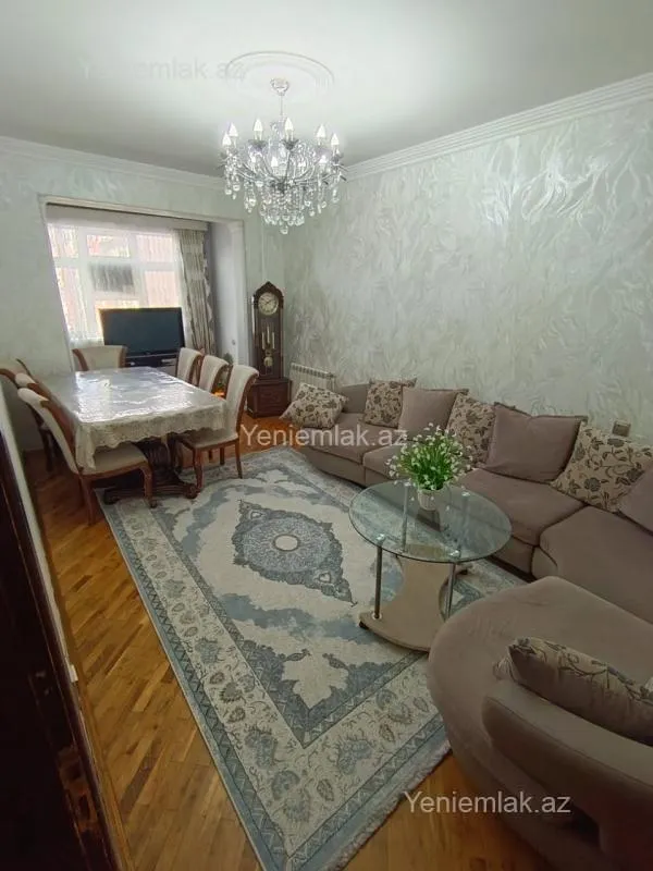 Satılır 4 otaqlı köhnə tikili 110 m²