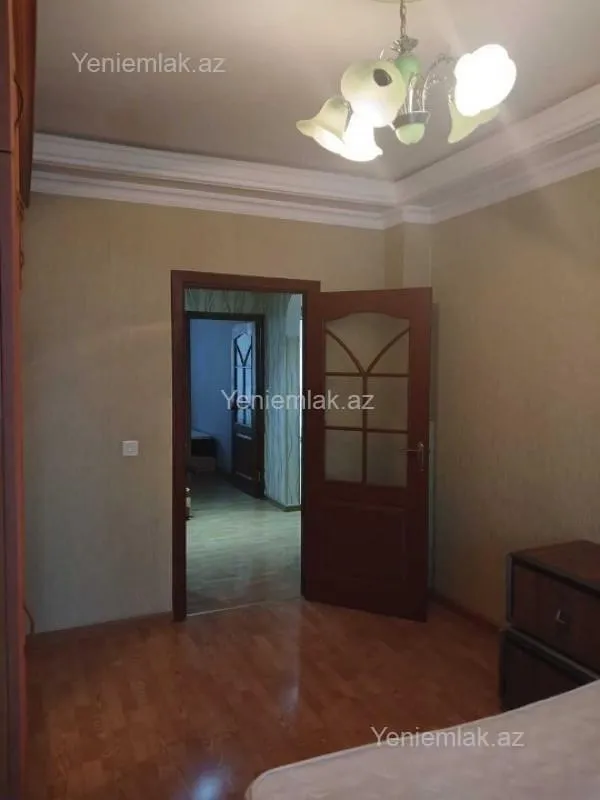 Satılır 3 otaqlı köhnə tikili 90 m²