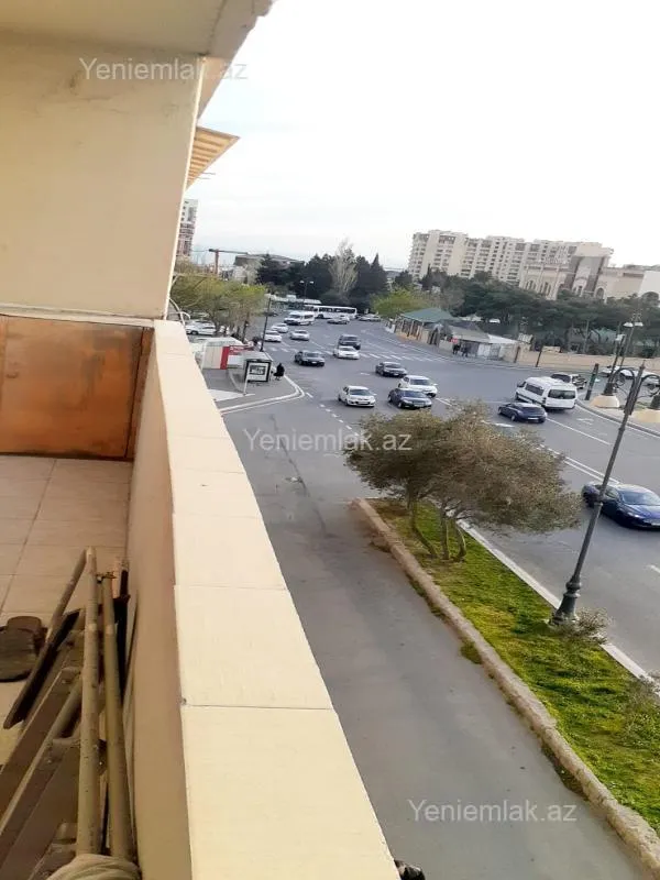 Satılır 4 otaqlı köhnə tikili 100 m²