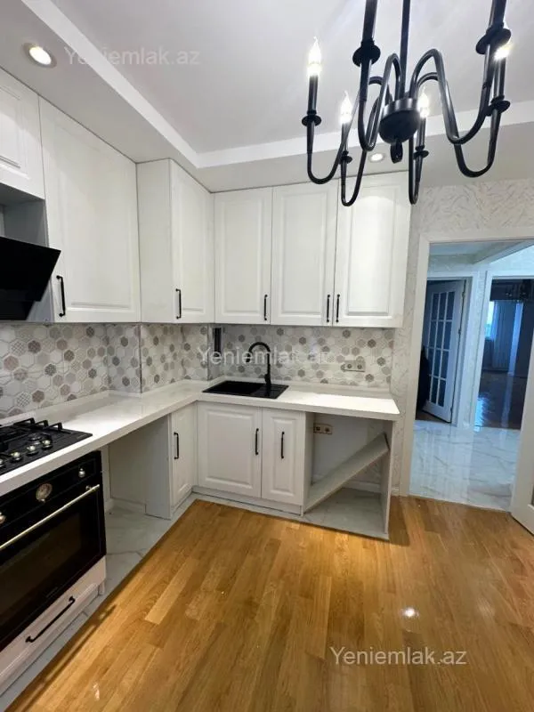 Satılır 3 otaqlı köhnə tikili 92 m²