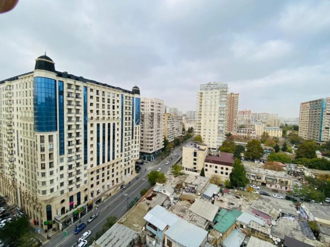 Satılır 3 otaqlı yeni tikili 80 m²