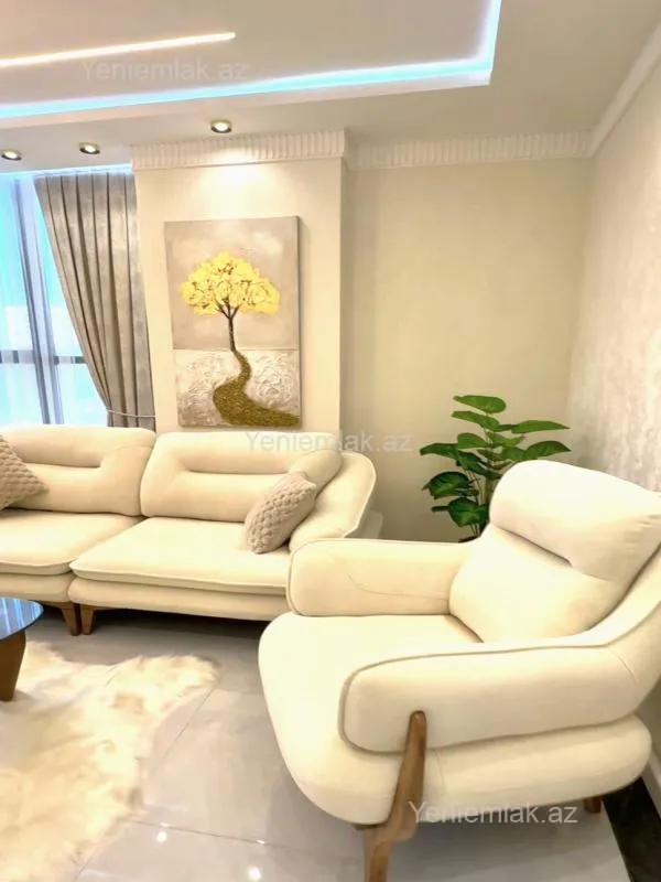 Satılır 3 otaqlı yeni tikili 100 m²