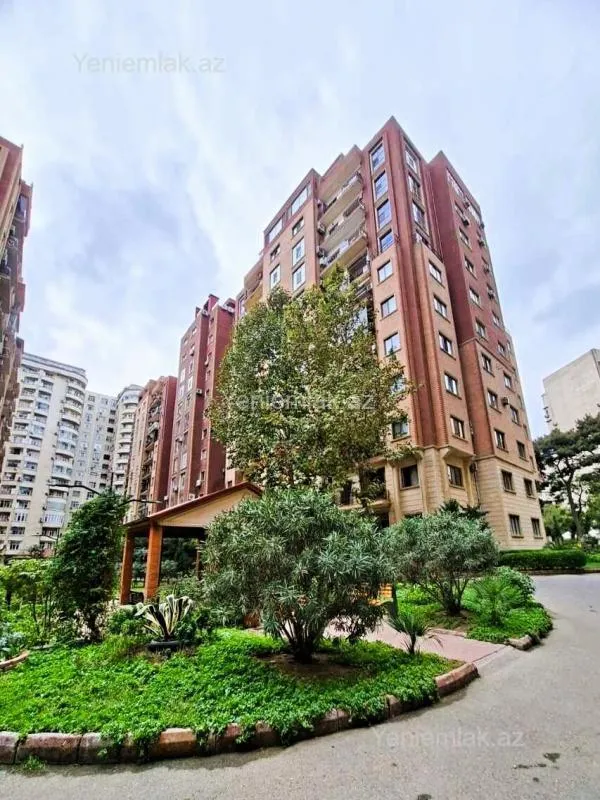 Satılır 4 otaqlı yeni tikili 185 m²