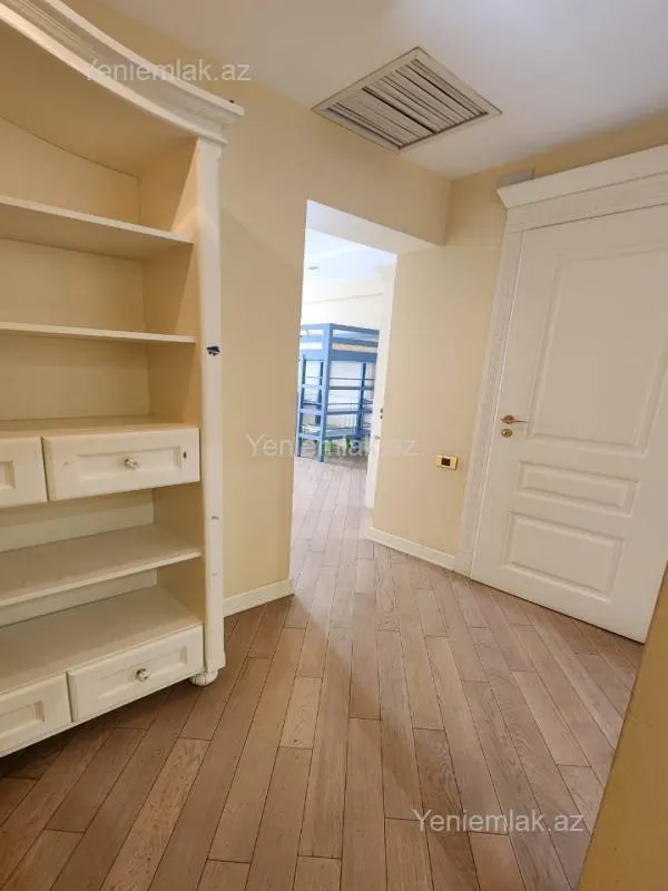 Satılır 4 otaqlı yeni tikili 190 m²