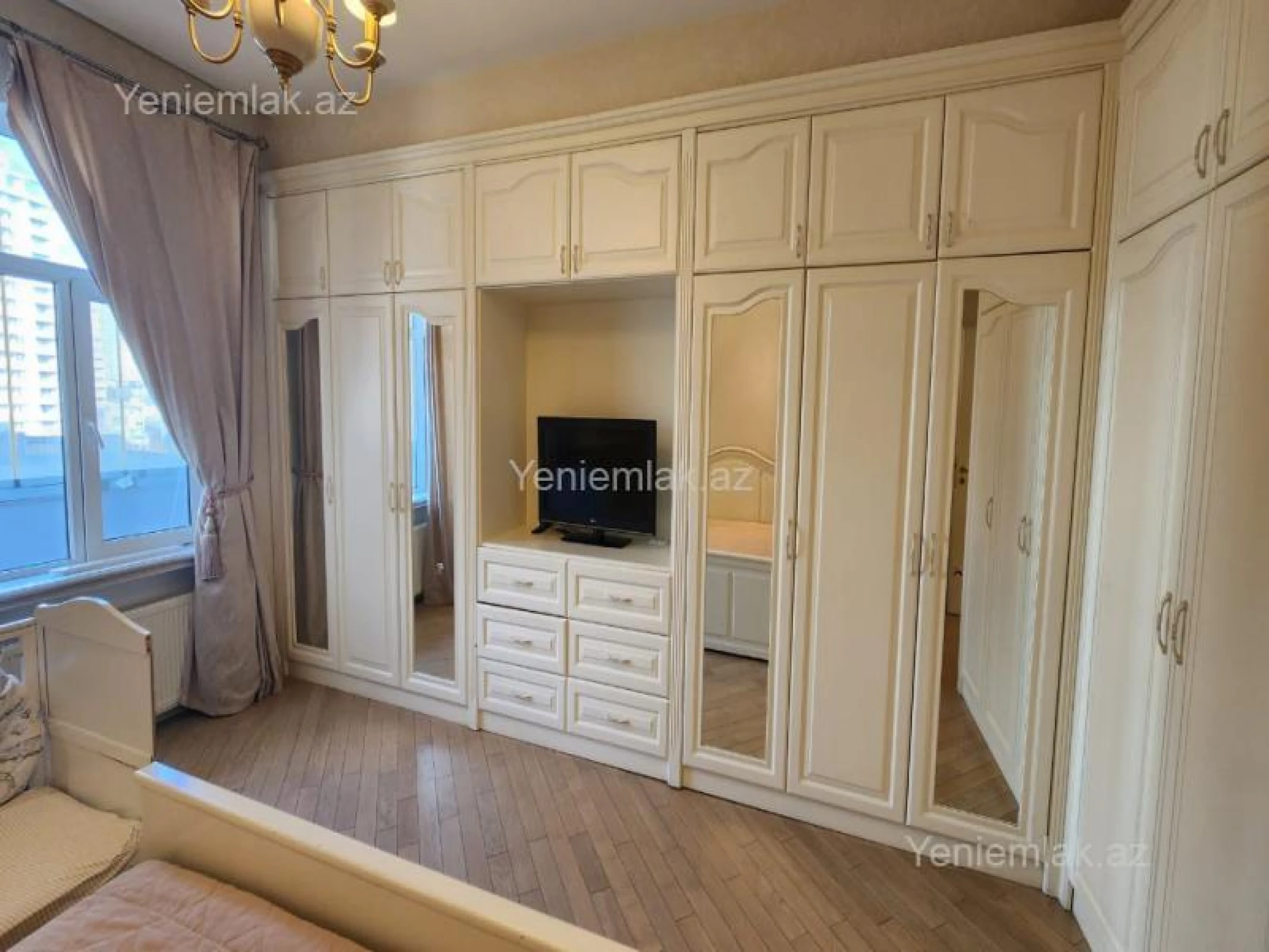 Satılır 4 otaqlı yeni tikili 190 m²