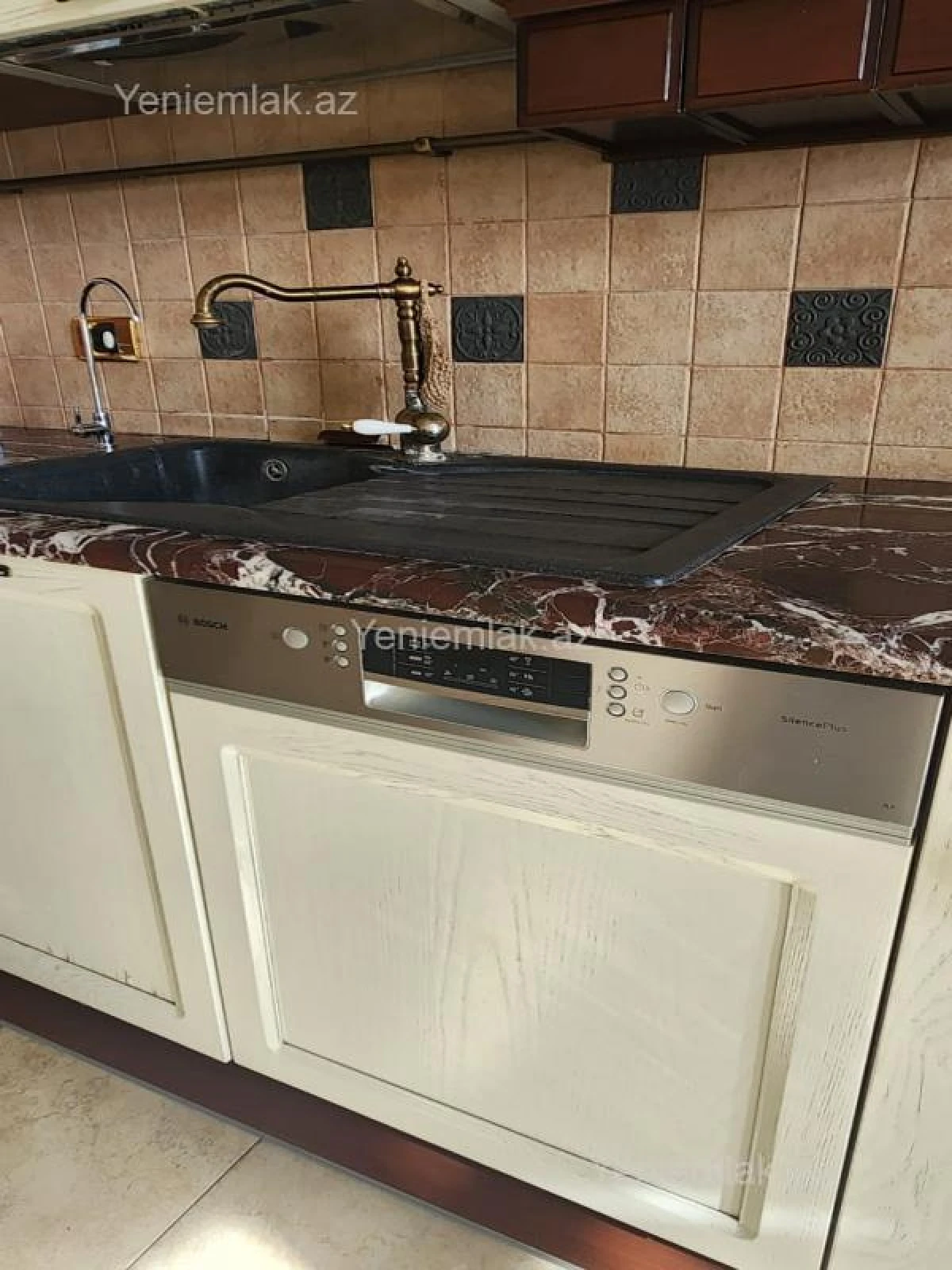 Satılır 4 otaqlı yeni tikili 190 m²