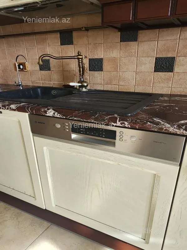 Satılır 4 otaqlı yeni tikili 190 m²