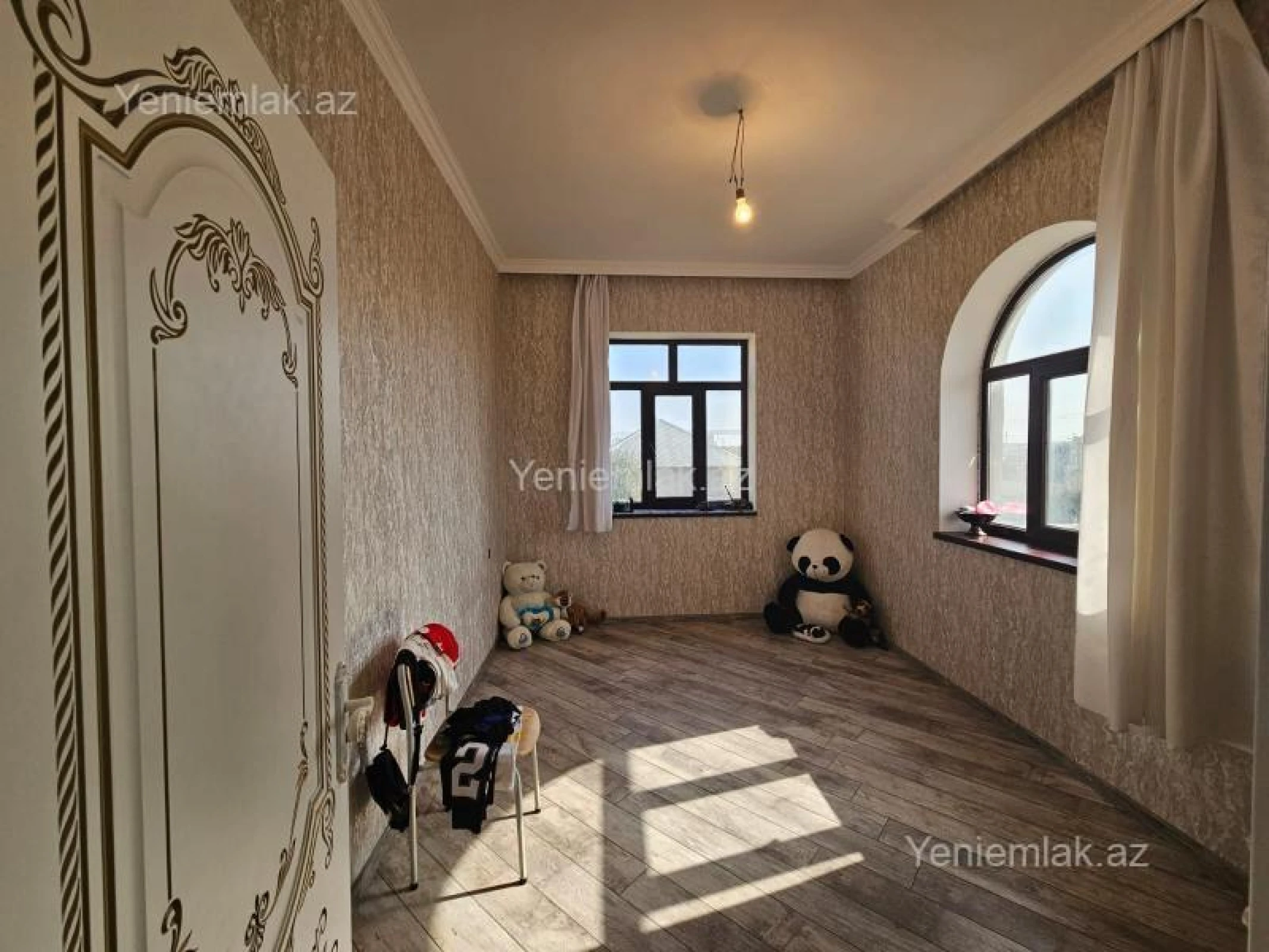 Satılır 5 otaqlı həyət evi 200 m²