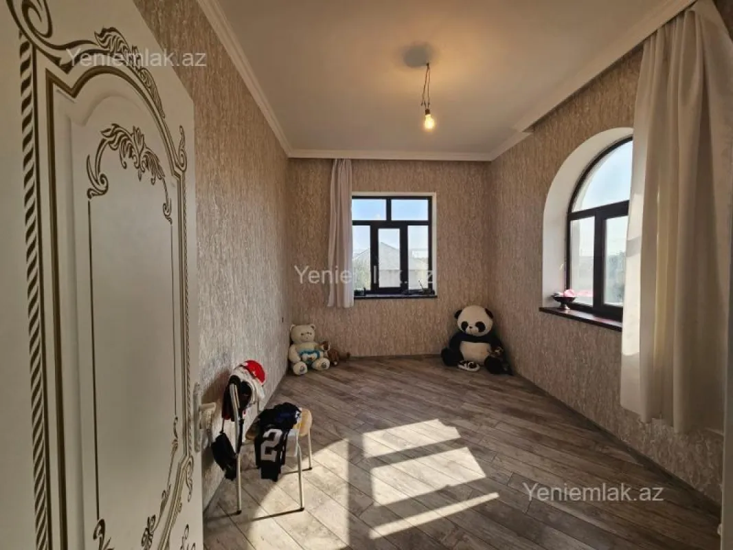 Satılır 5 otaqlı həyət evi 200 m²