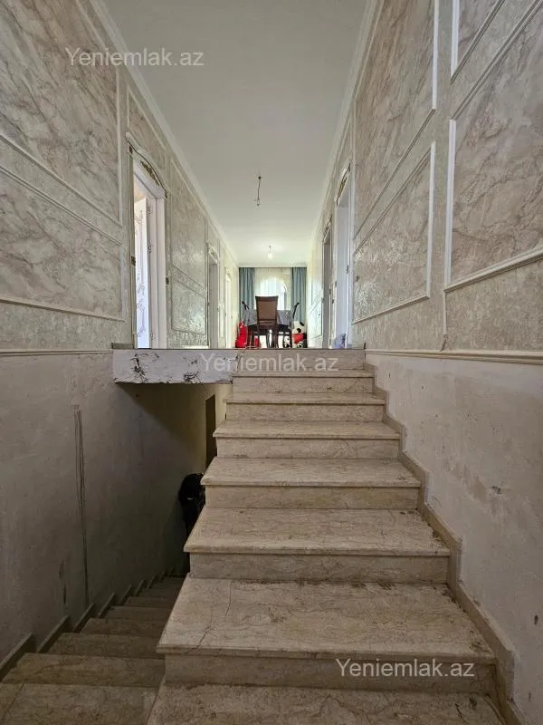 Satılır 5 otaqlı həyət evi 200 m²