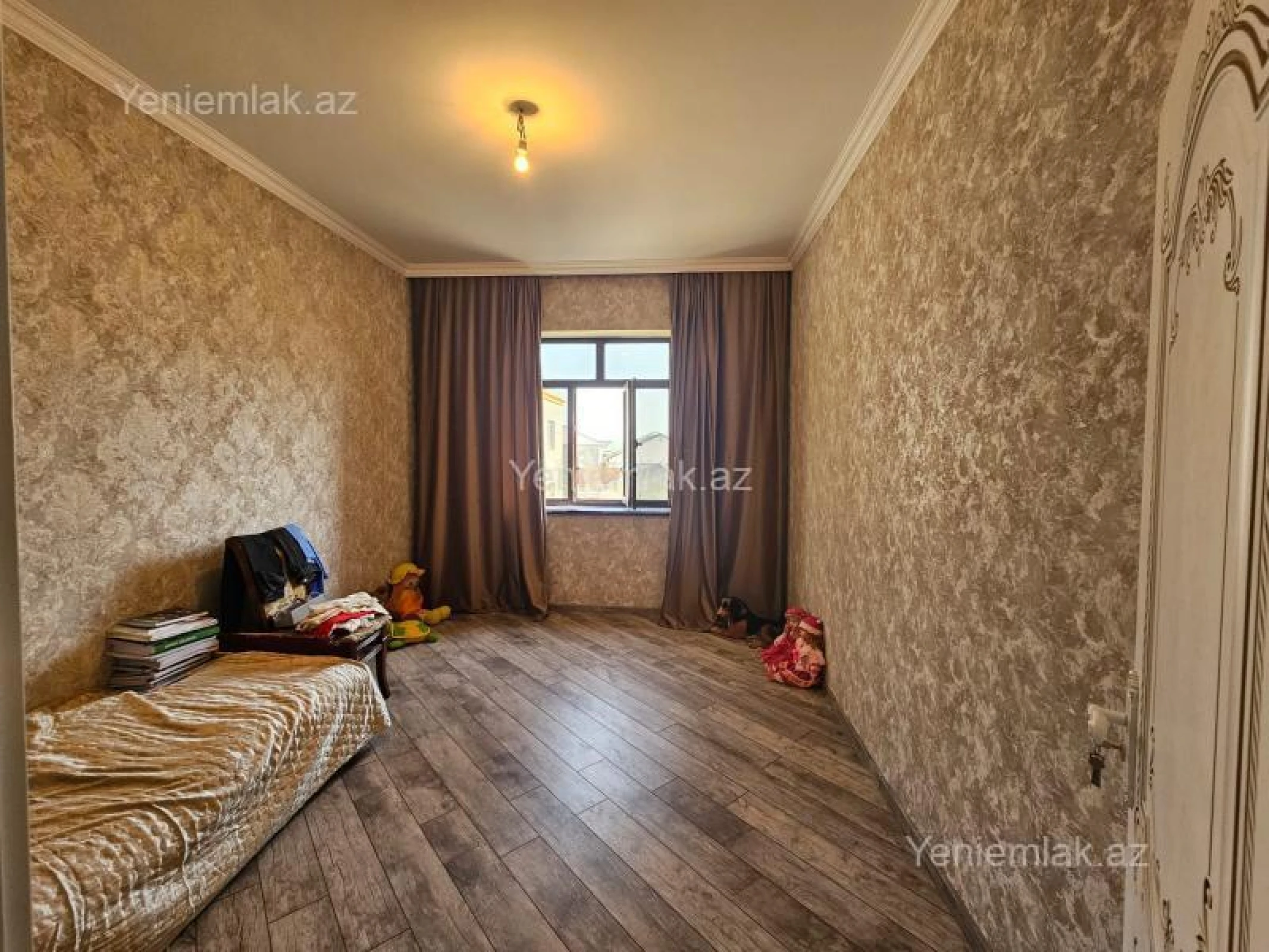 Satılır 5 otaqlı həyət evi 200 m²
