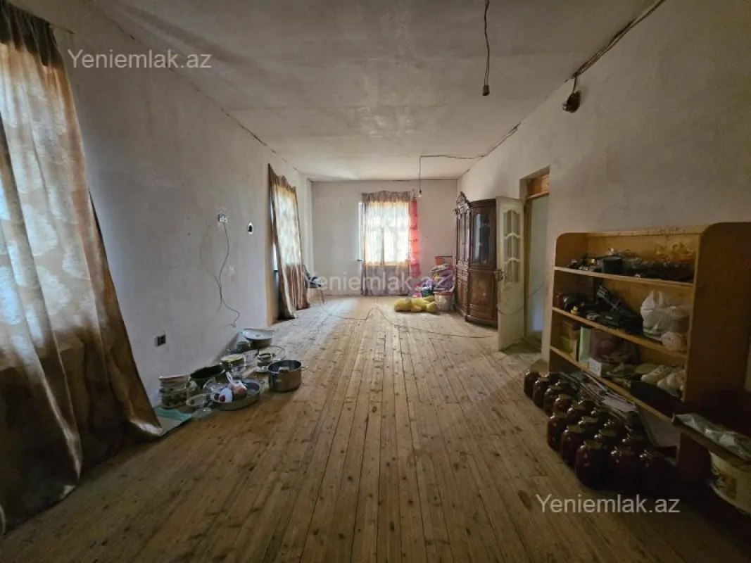 Satılır 5 otaqlı həyət evi 200 m²