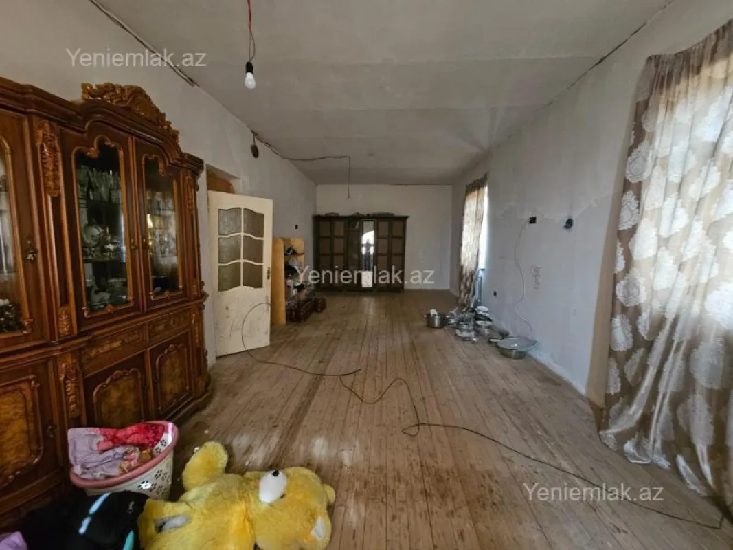 Satılır 5 otaqlı həyət evi 200 m²