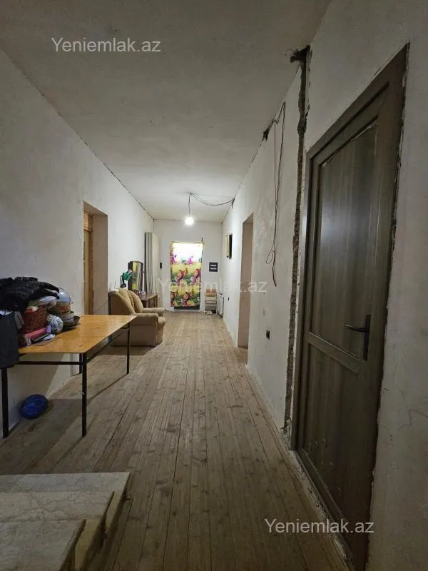 Satılır 5 otaqlı həyət evi 200 m²