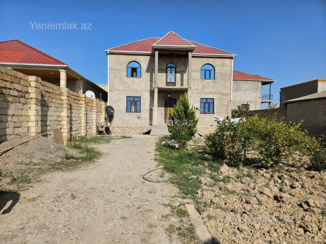 Satılır 5 otaqlı həyət evi 200 m²