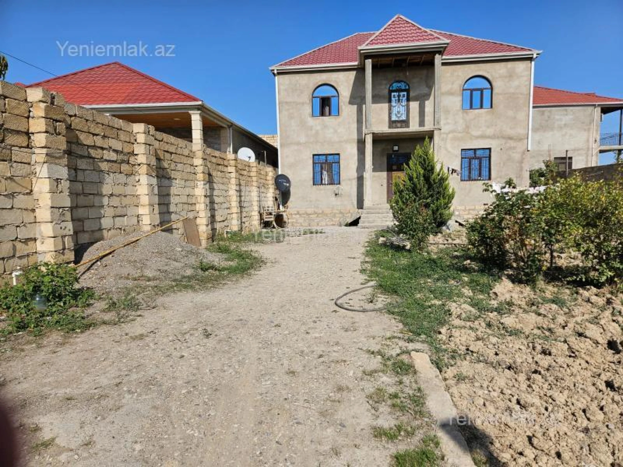 Satılır 5 otaqlı həyət evi 200 m²