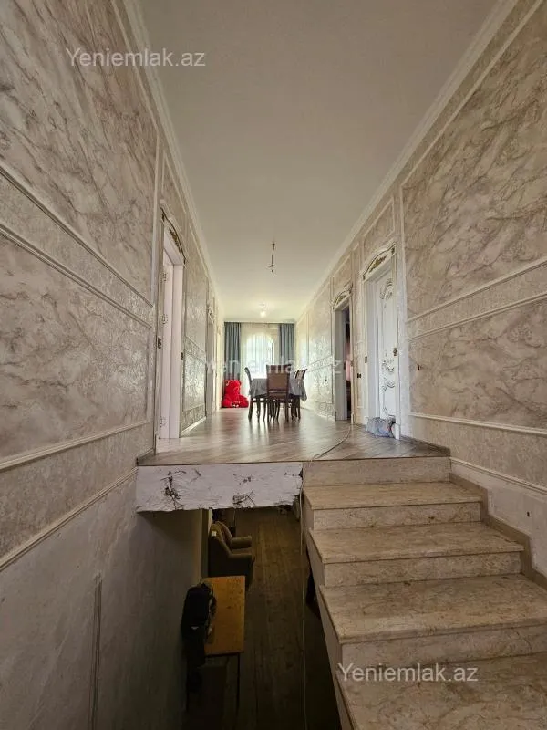 Satılır 5 otaqlı həyət evi 200 m²